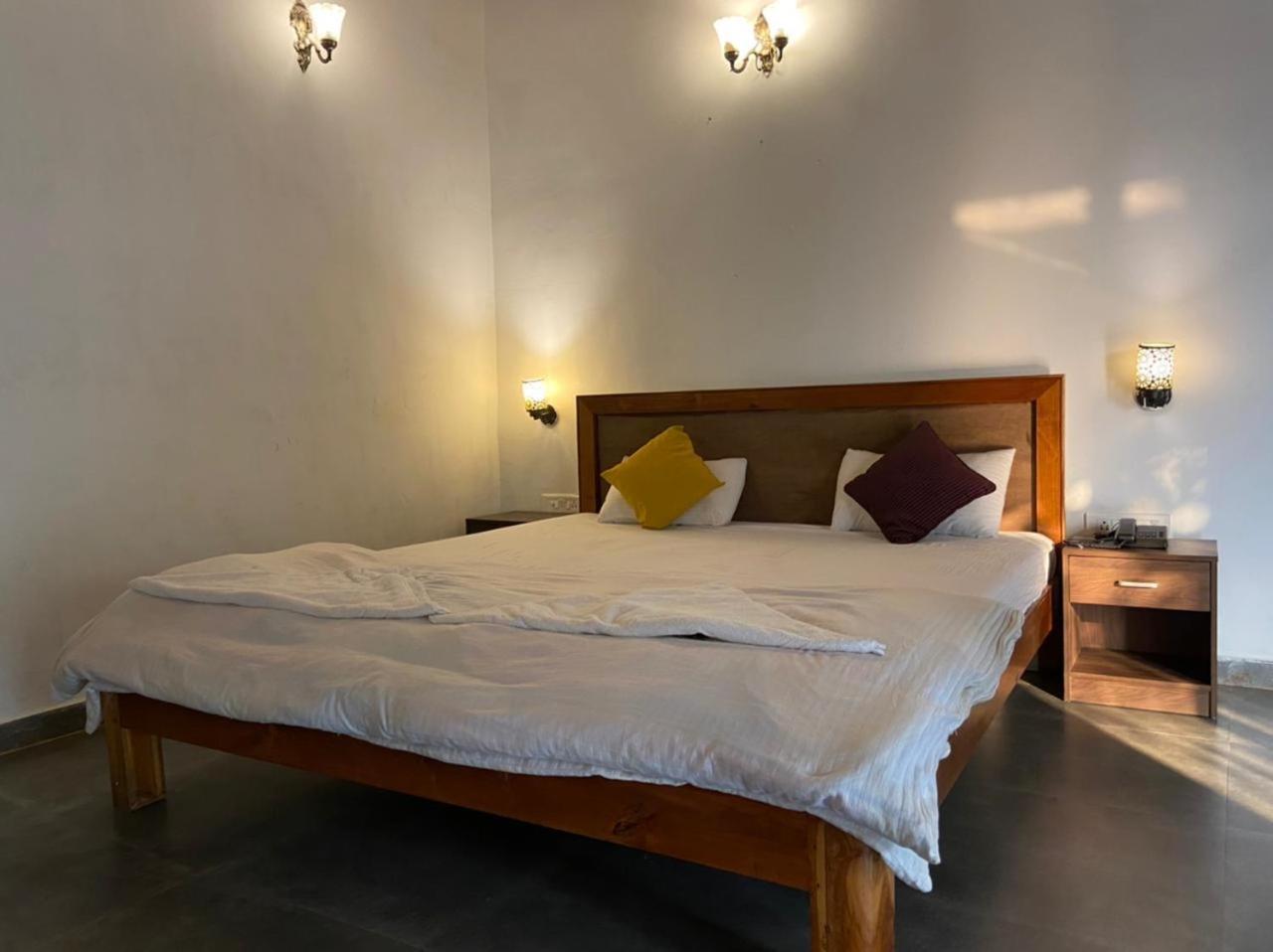 Hotel River Orchid Resort Satara Luaran gambar